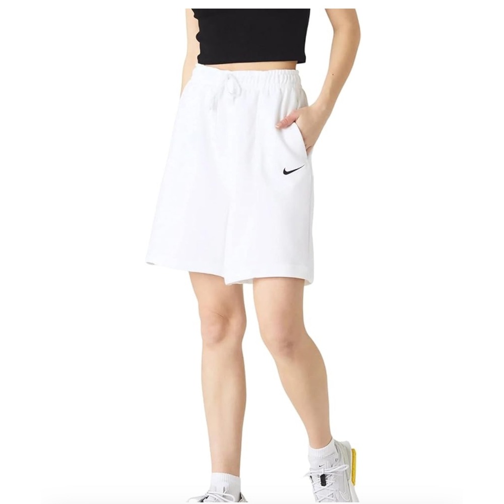 Nike women's loose fit high-rise short sporty dv8036-133 NWT Cream Hard To Find‎